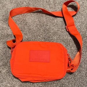 Aloha Collection le tour crossbody bag